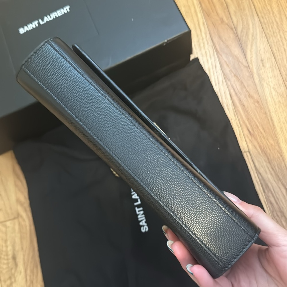 Saint Laurent
Kate Medium YSL Crossbody Bag in Grained Leather - Picture 6 of 11